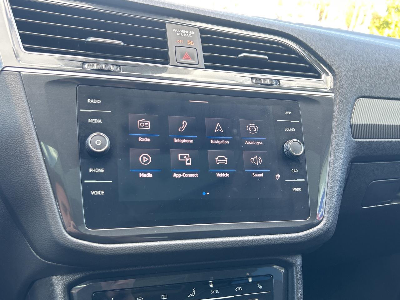 2023 Volkswagen Tiguan Comfortline   Leather   Pano Roof Photo