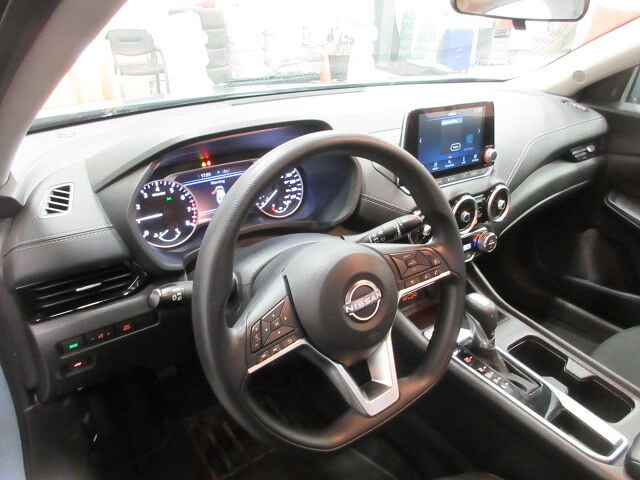 2024 Nissan Sentra SV, HTD. SEATS, ALLOYS, A/C, APPLE/ANDROID, 50K! Photo