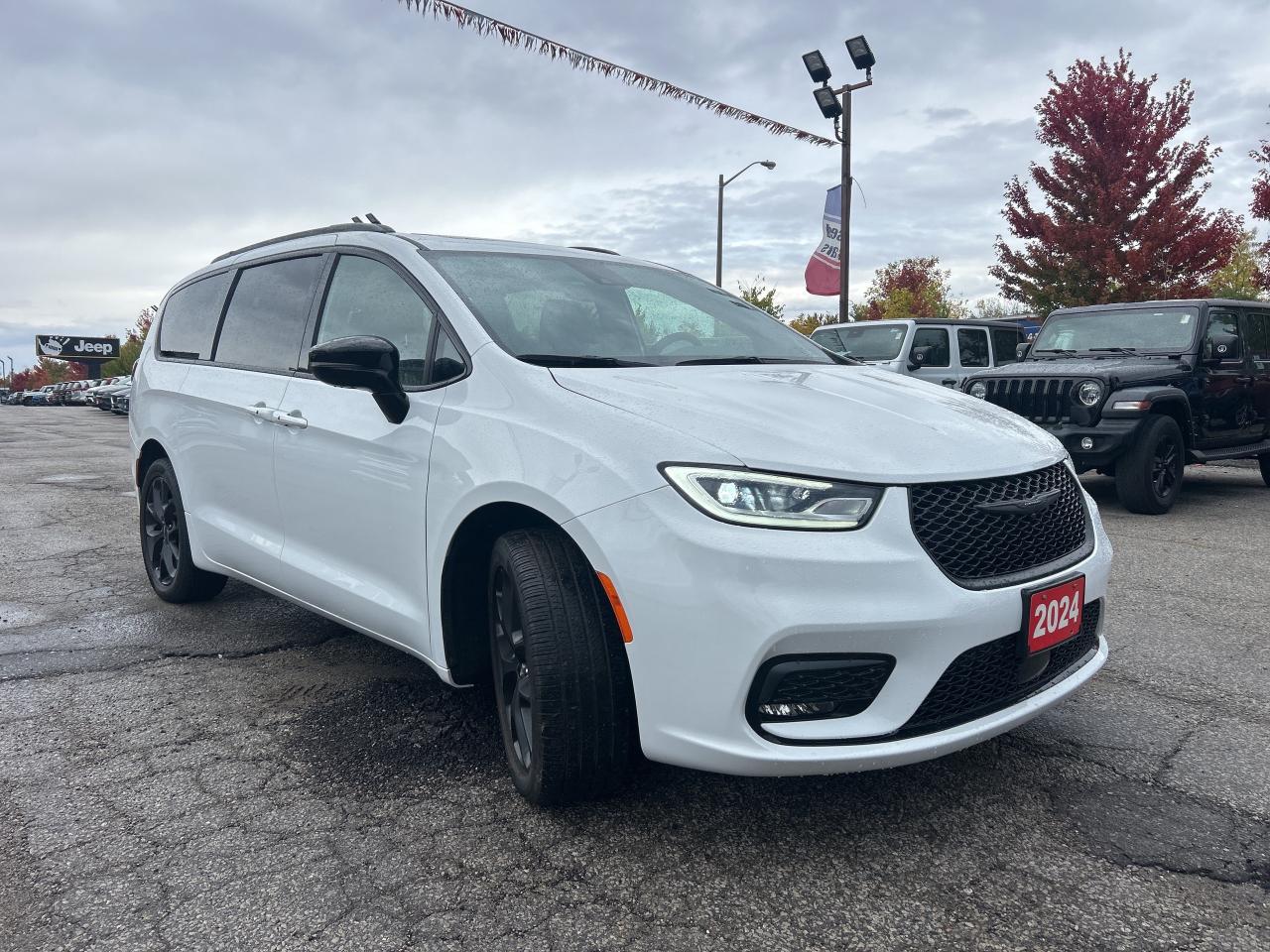 2024 Chrysler Pacifica Limited AWD w/S Appearance, Trailer Tow Group Photo