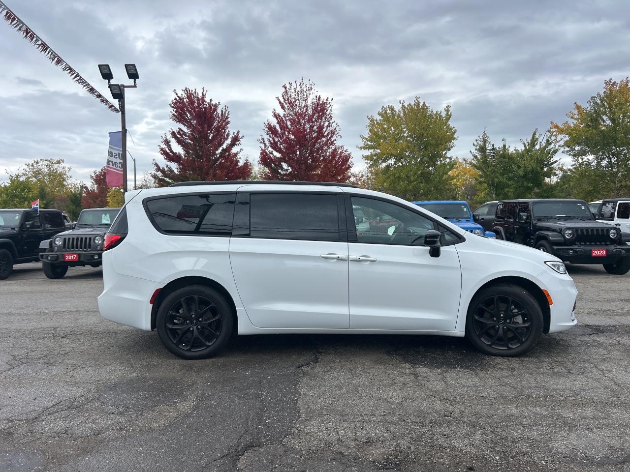 2024 Chrysler Pacifica Limited AWD w/S Appearance, Trailer Tow Group Photo3