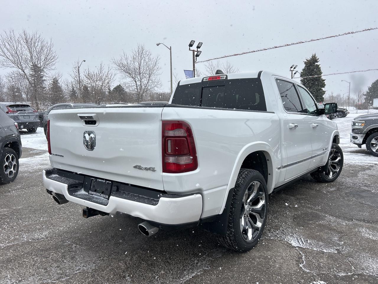 2022 RAM 1500 Limited w/22" Wheels, Trailer Brake, 3.92 Axle Photo4