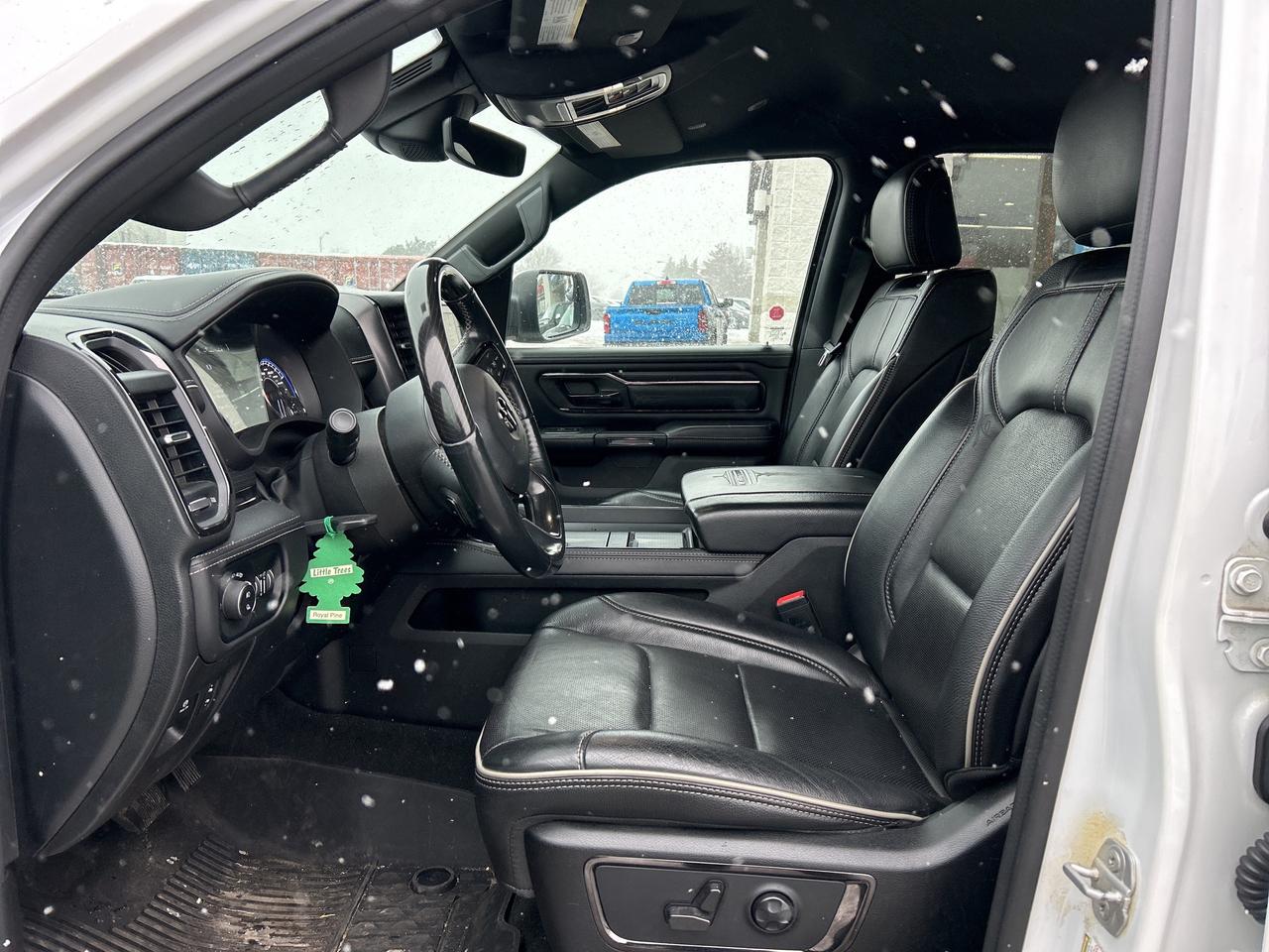 2022 RAM 1500 Limited w/22" Wheels, Trailer Brake, 3.92 Axle Photo