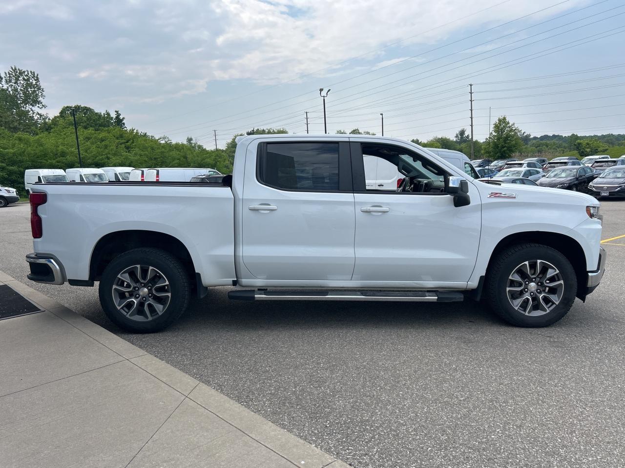 2021 Chevrolet Silverado 1500 LT 5.3L Crew Cab 147 " WB   6 Pass   Clean Carfax Photo2