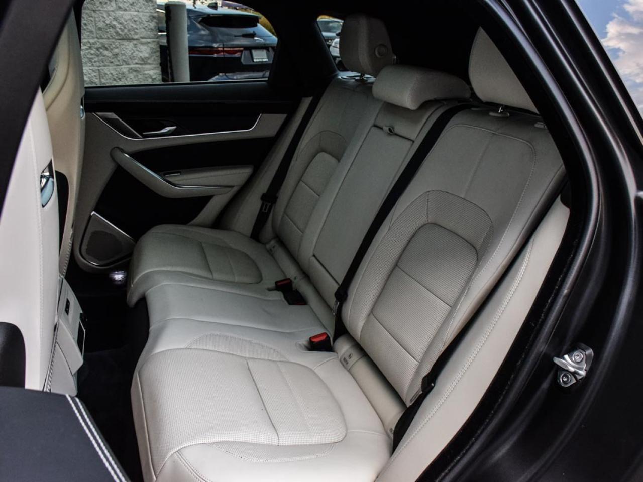 2023 Jaguar F-PACE ULTRA LOW KM's LOADED PERFOMRANCE SEATS + + Photo