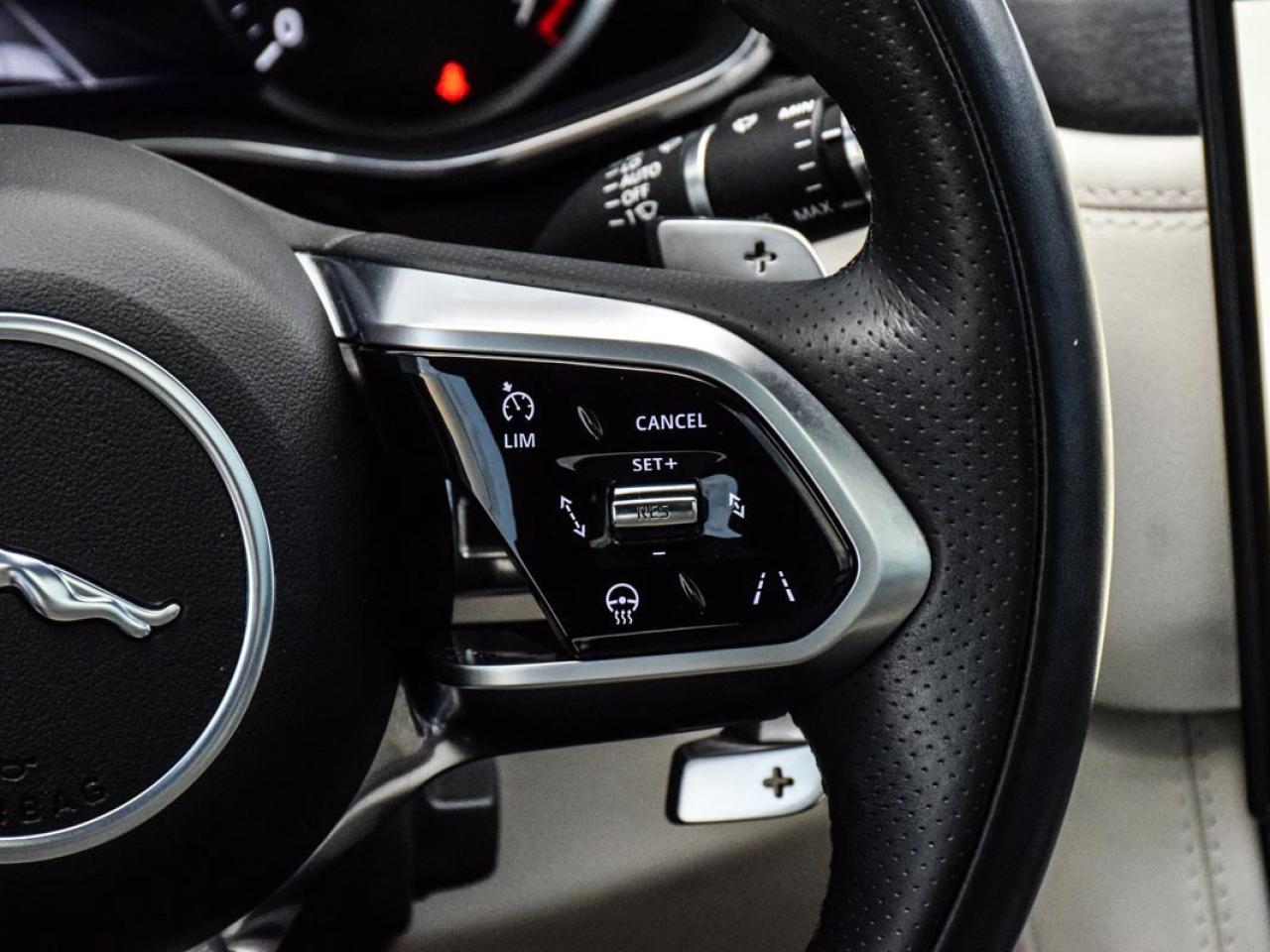 2023 Jaguar F-PACE ULTRA LOW KM's LOADED PERFOMRANCE SEATS + + Photo