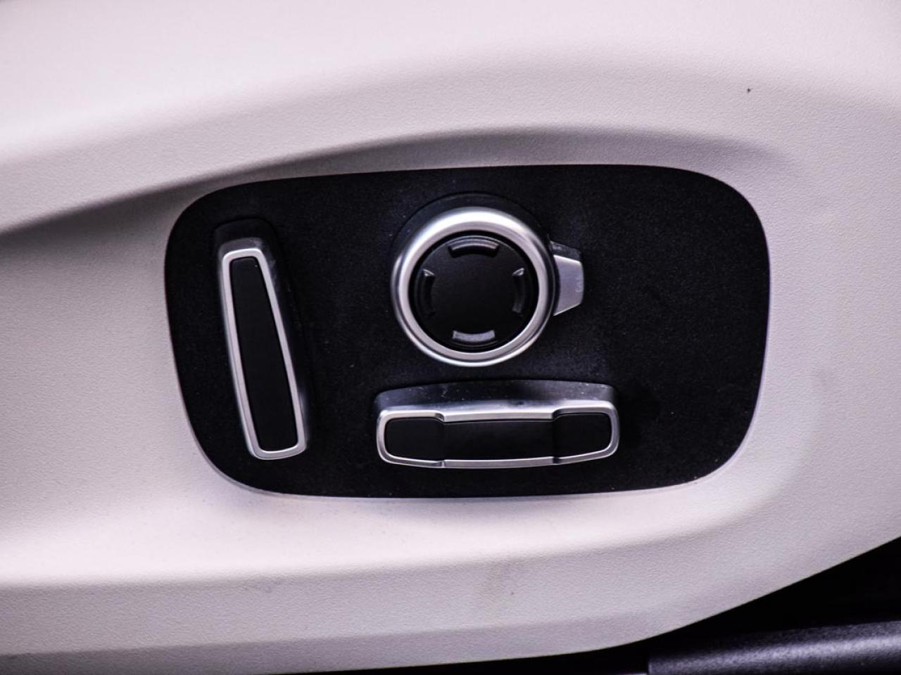 2023 Jaguar F-PACE ULTRA LOW KM's LOADED PERFOMRANCE SEATS + + Photo