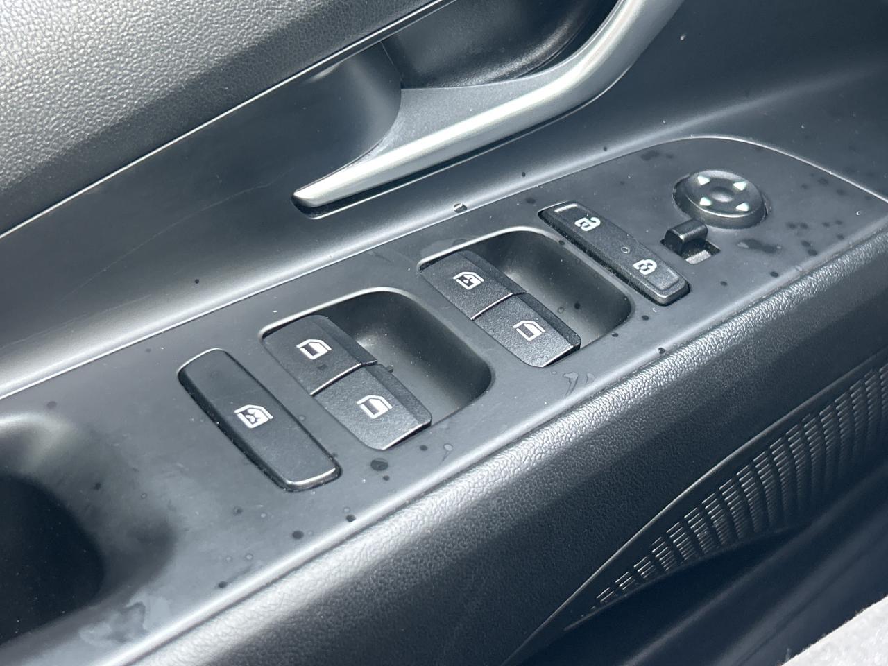 2022 Hyundai Elantra Preferred   Apple CarPlay   Clean Carfax Photo