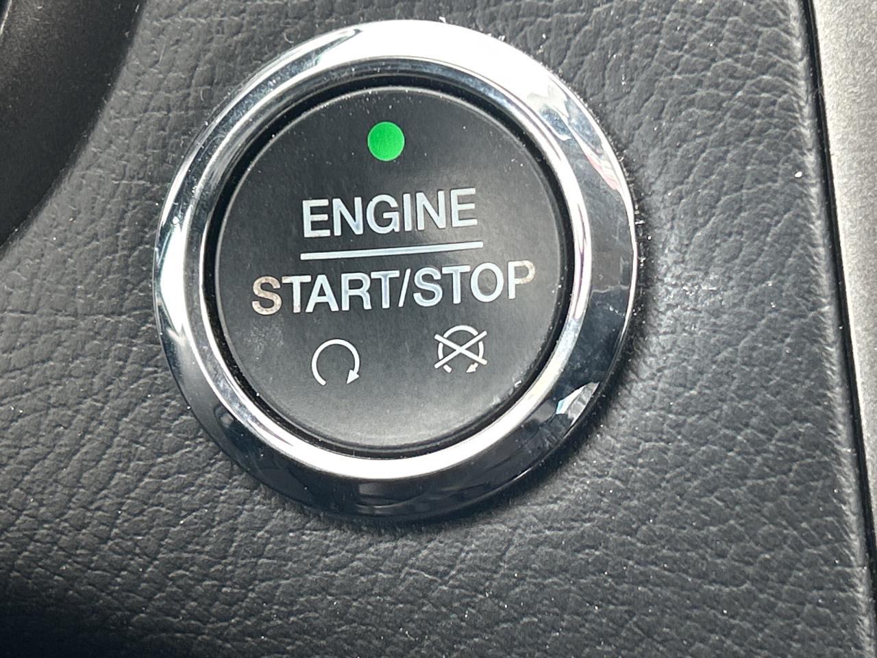 2019 Ford Fusion Hybrid SE   Navigation   Low Km   Clean Carfax Photo