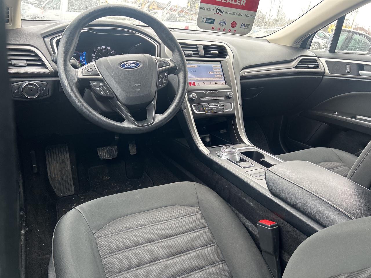 2019 Ford Fusion Hybrid SE   Navigation   Low Km   Clean Carfax Photo