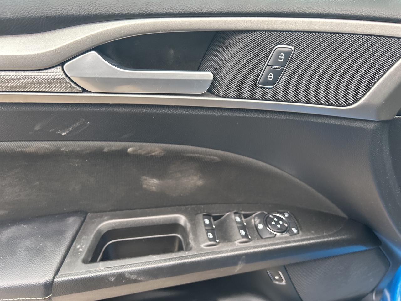 2019 Ford Fusion Hybrid SE   Navigation   Low Km   Clean Carfax Photo