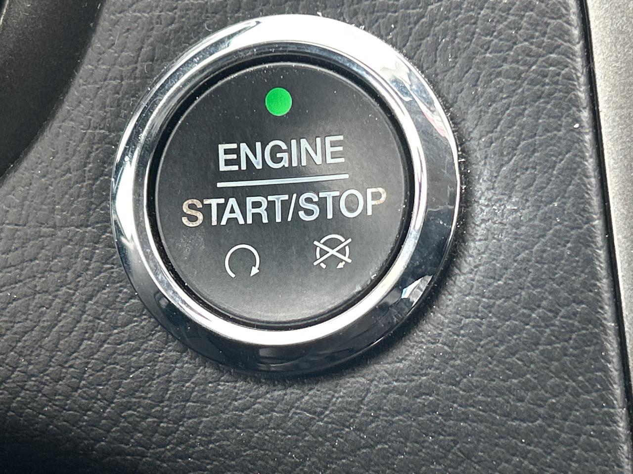 2019 Ford Fusion Hybrid SE   Navigation   Low Km   Clean Carfax Photo