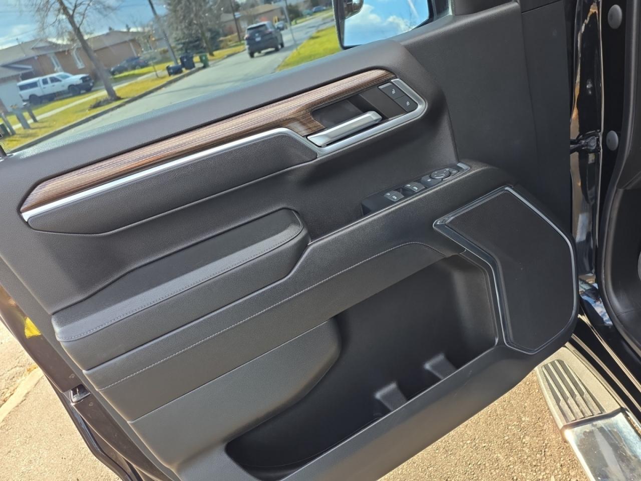 2023 Chevrolet Silverado 1500 NO ACCIDENTS / LEATHER / DIGITAL DASH / CARPLAY / Photo