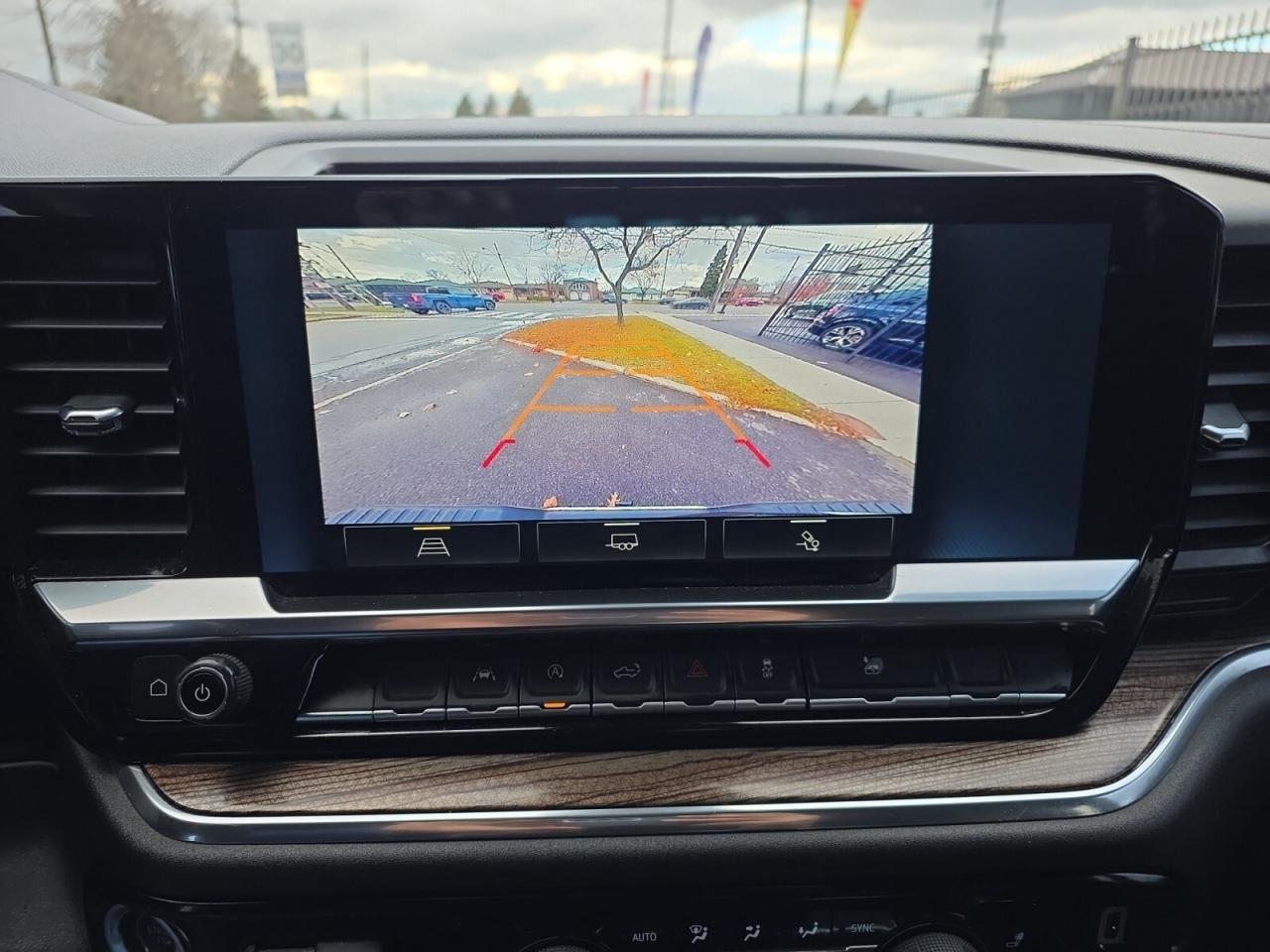 2023 Chevrolet Silverado 1500 NO ACCIDENTS / LEATHER / DIGITAL DASH / CARPLAY / Photo