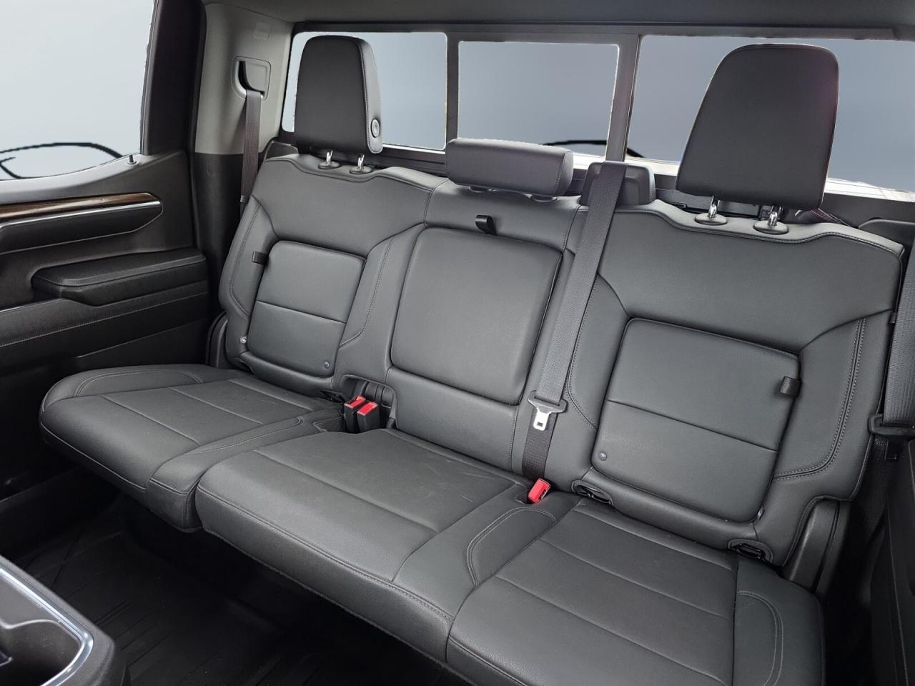 2023 Chevrolet Silverado 1500 NO ACCIDENTS / LEATHER / DIGITAL DASH / CARPLAY / Photo