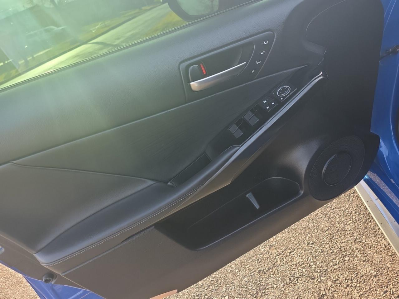 2022 Lexus IS IS 300 AWD * NO ACCIDENTS / 1 OWNER / ROOF / DRIVE Photo