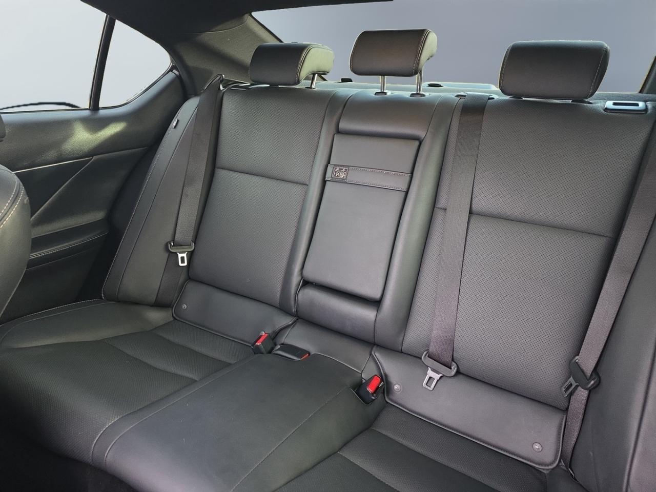 2022 Lexus IS IS 300 AWD * NO ACCIDENTS / 1 OWNER / ROOF / DRIVE Photo