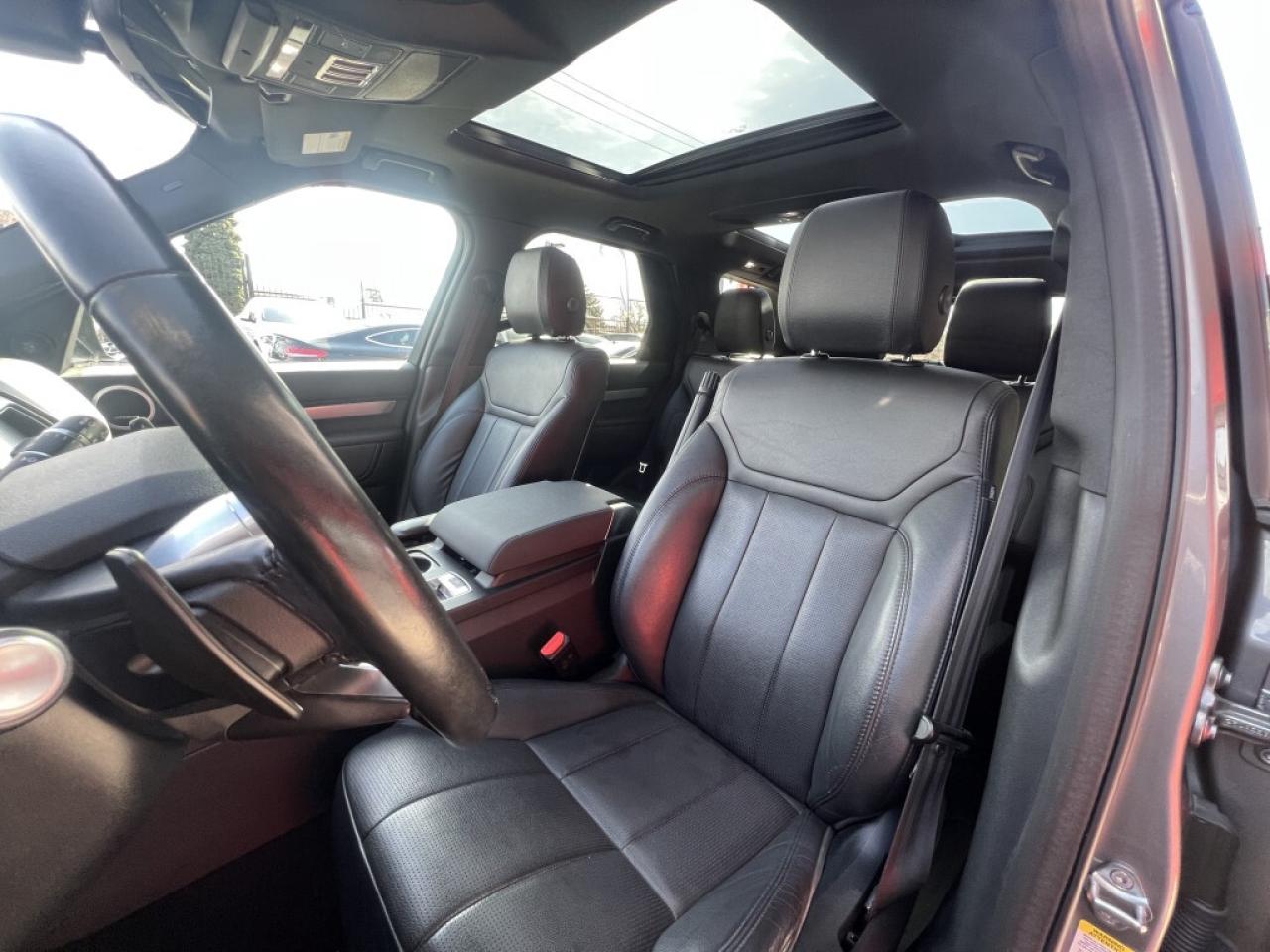 2020 Land Rover Discovery Landmark Edition *CARPLAY/PANORAMIC ROOF/7 PASSENG Photo4