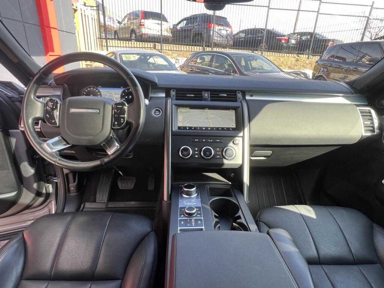 2020 Land Rover Discovery Landmark Edition *CARPLAY/PANORAMIC ROOF/7 PASSENG Photo2