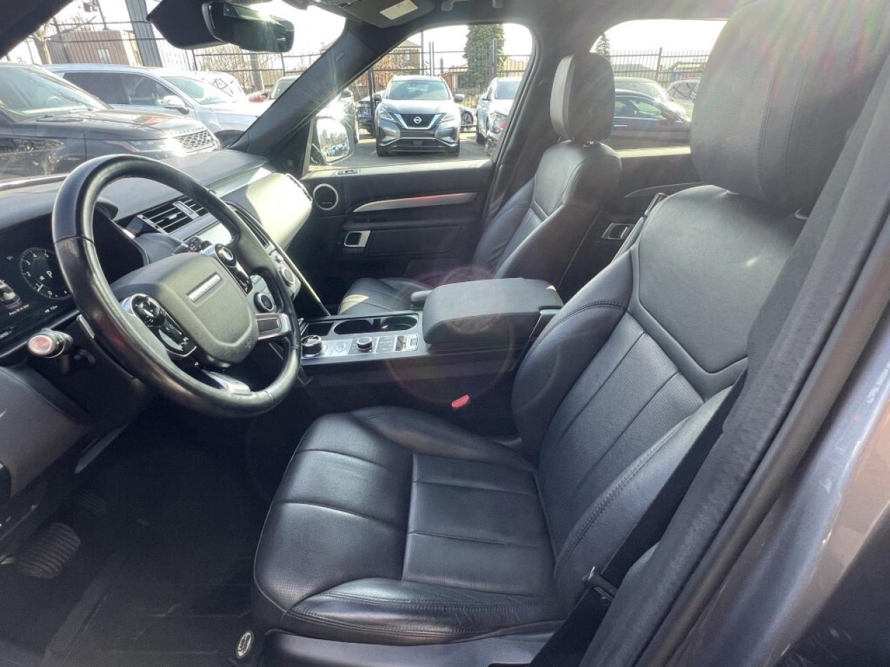 2020 Land Rover Discovery Landmark Edition *CARPLAY/PANORAMIC ROOF/7 PASSENG Photo