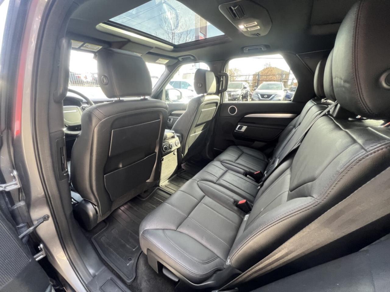 2020 Land Rover Discovery Landmark Edition *CARPLAY/PANORAMIC ROOF/7 PASSENG Photo