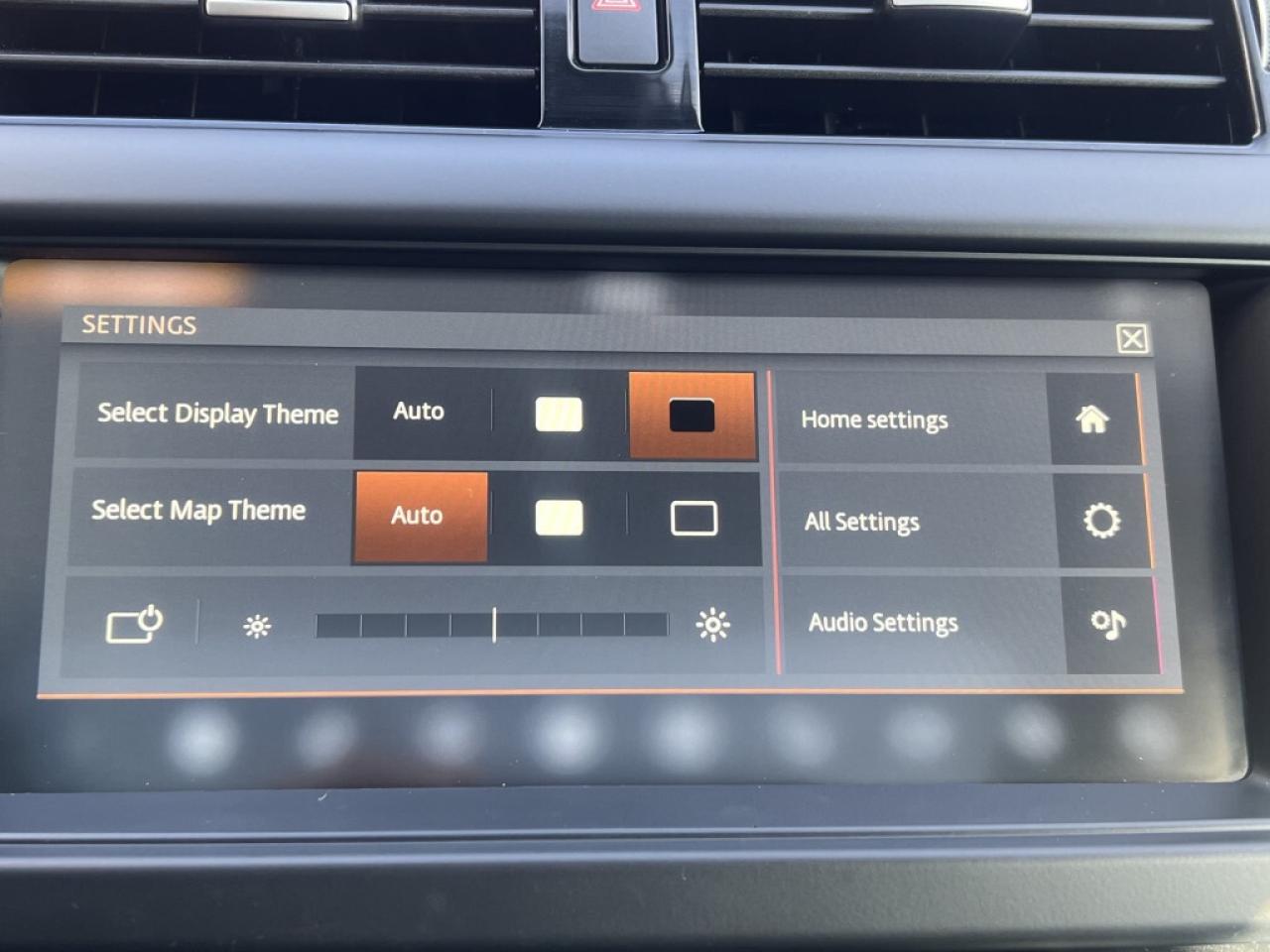 2020 Land Rover Discovery Landmark Edition *CARPLAY/PANORAMIC ROOF/7 PASSENG Photo