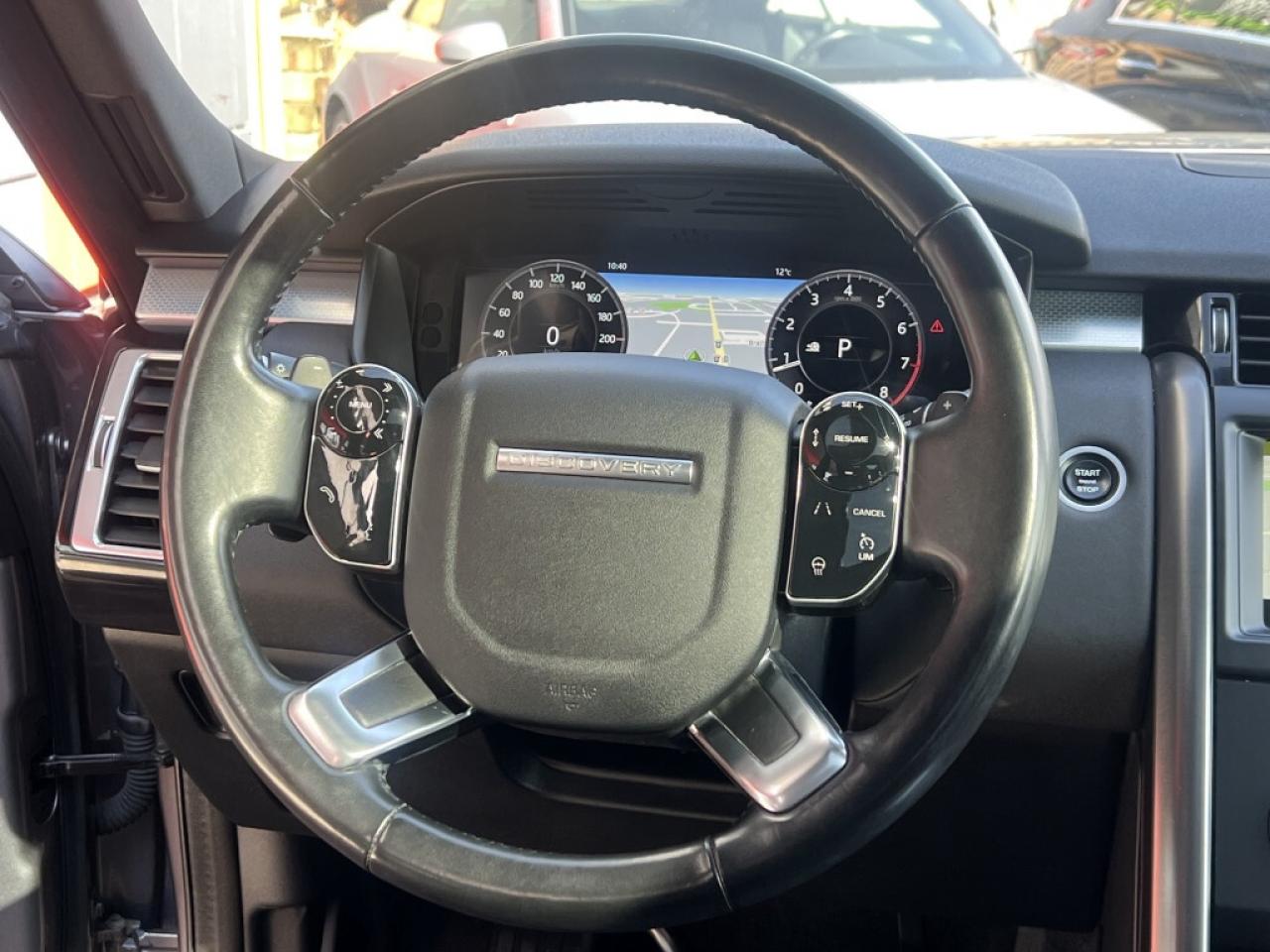 2020 Land Rover Discovery Landmark Edition *CARPLAY/PANORAMIC ROOF/7 PASSENG Photo