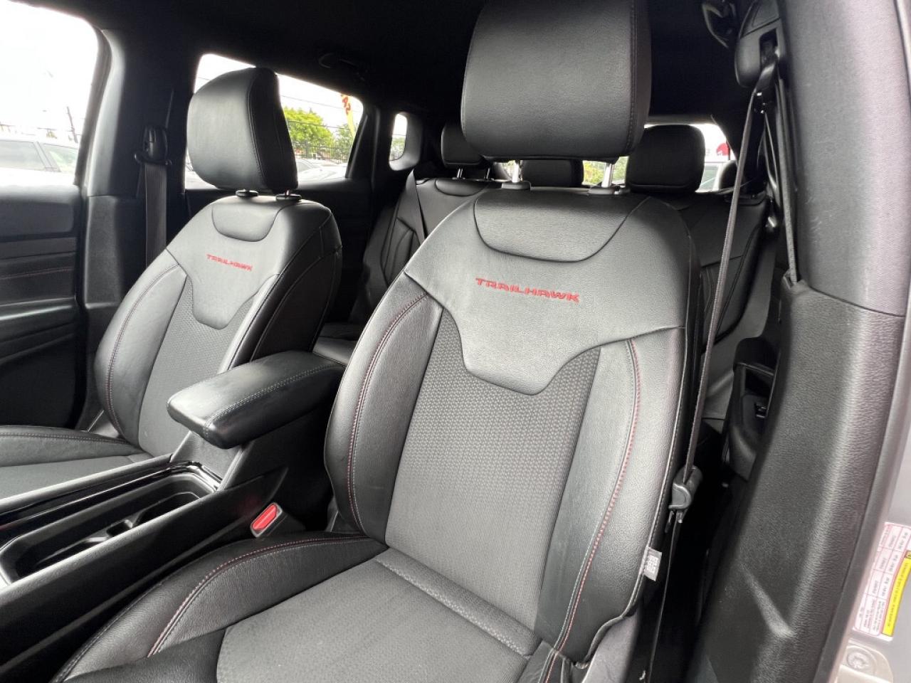 2024 Jeep Compass Trailhawk 4x4 * CARPLAY / CAMERA / LEATHER / LANE Photo