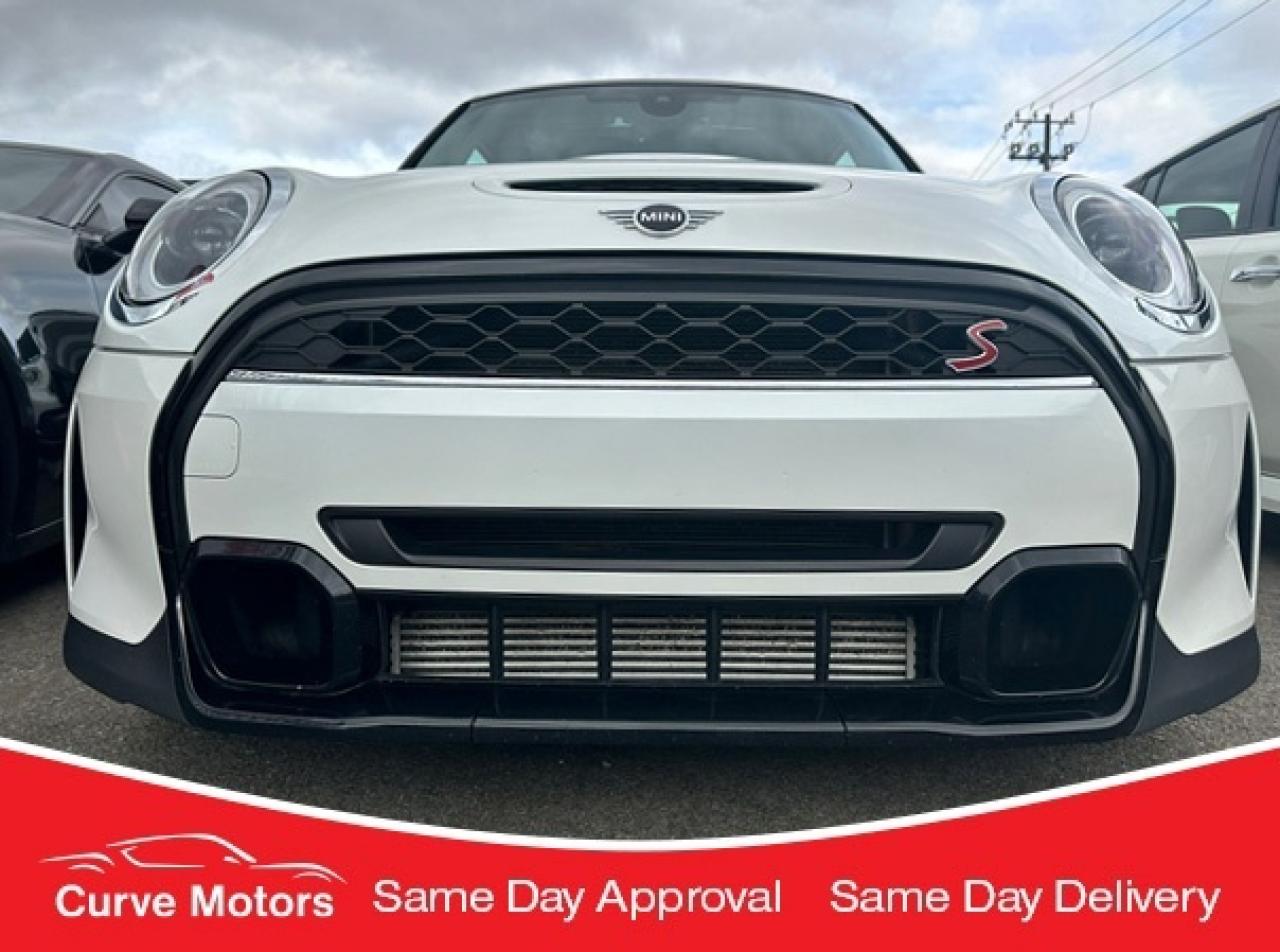 2024 MINI 5 Door Cooper S * NO ACCIDENTS / NAVI / PANORAMIC / CARPL Photo