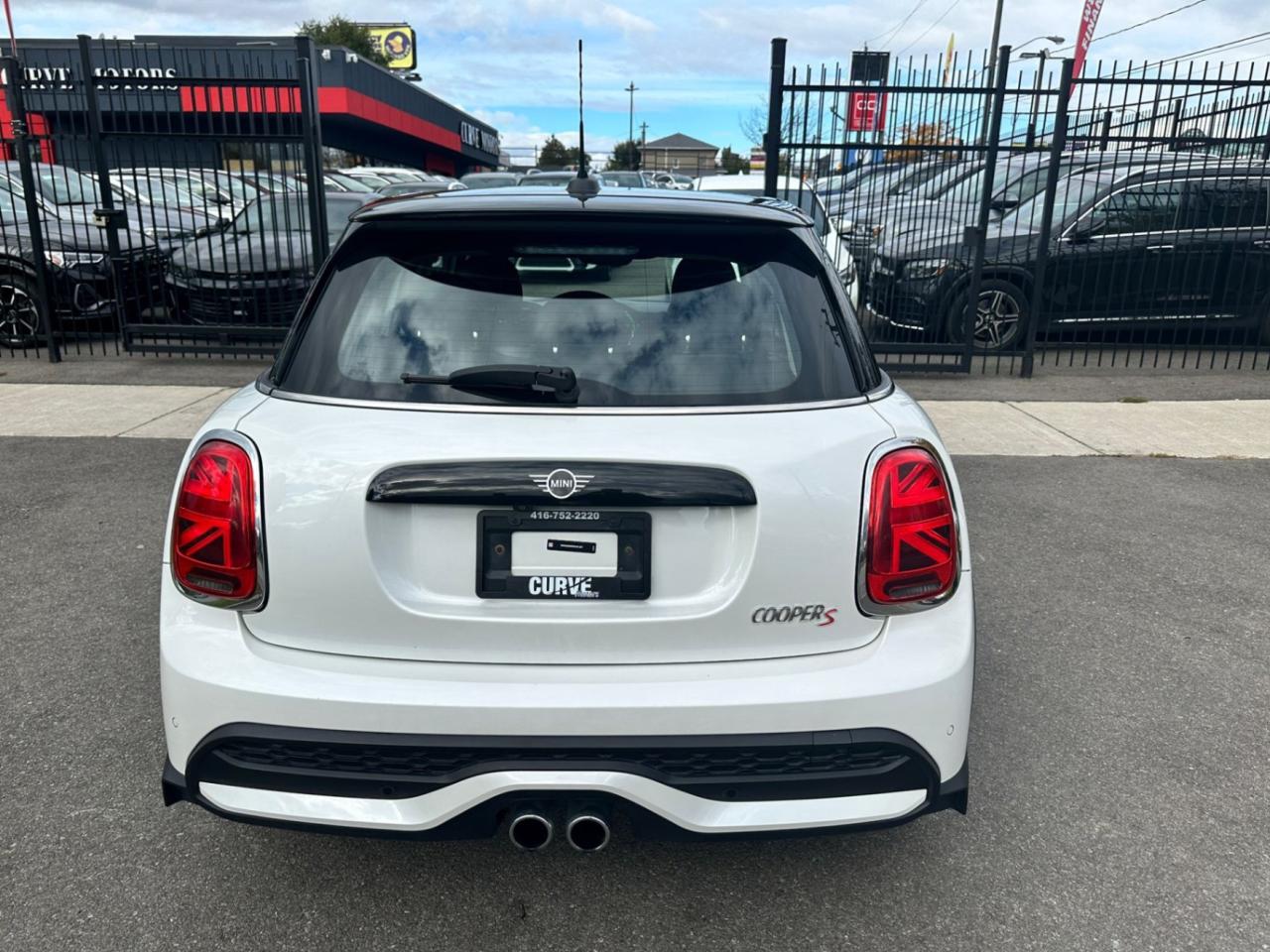 2024 MINI 5 Door Cooper S * NO ACCIDENTS / NAVI / PANORAMIC / CARPL Photo