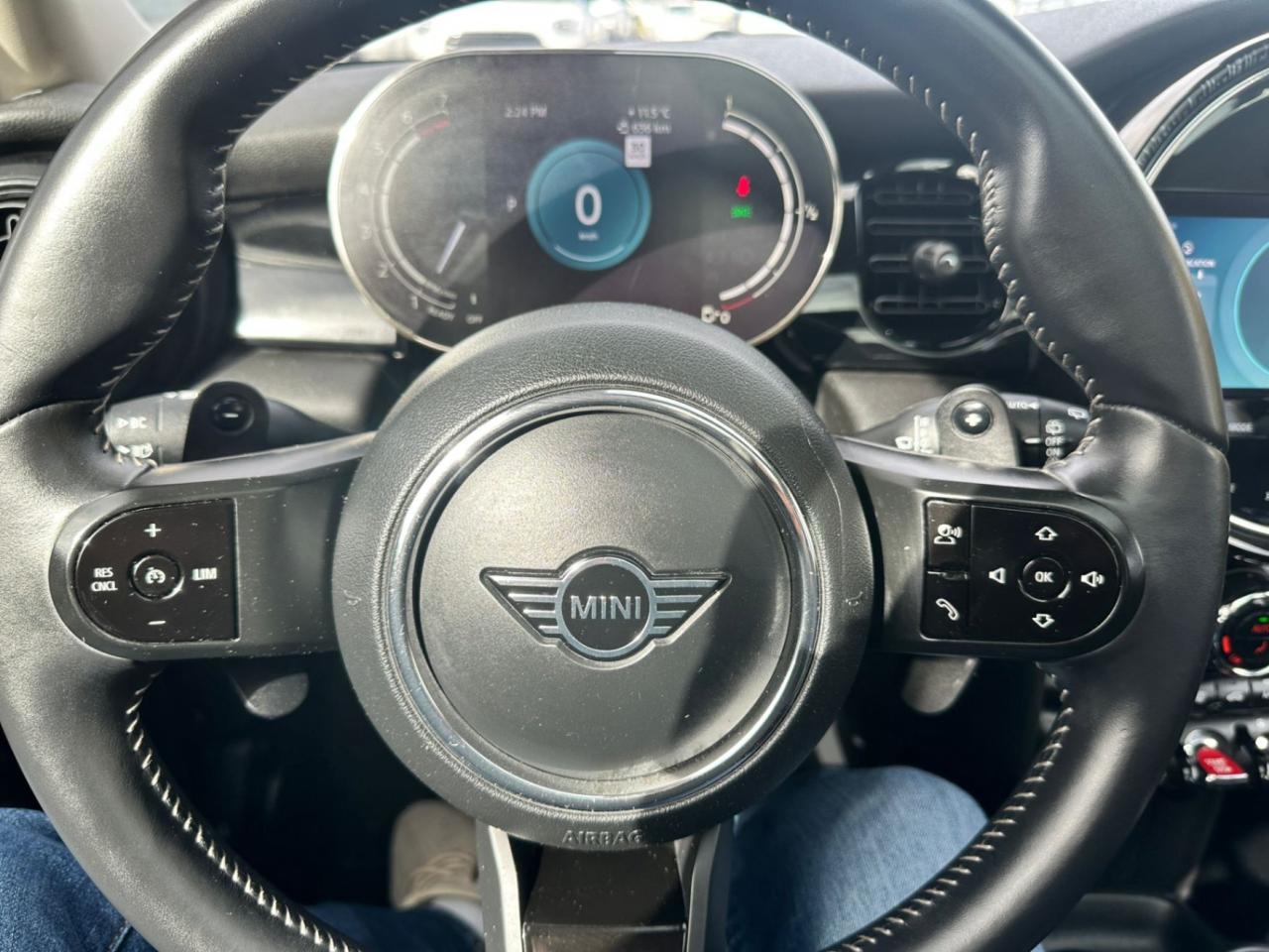 2024 MINI 5 Door Cooper S * NO ACCIDENTS / NAVI / PANORAMIC / CARPL Photo