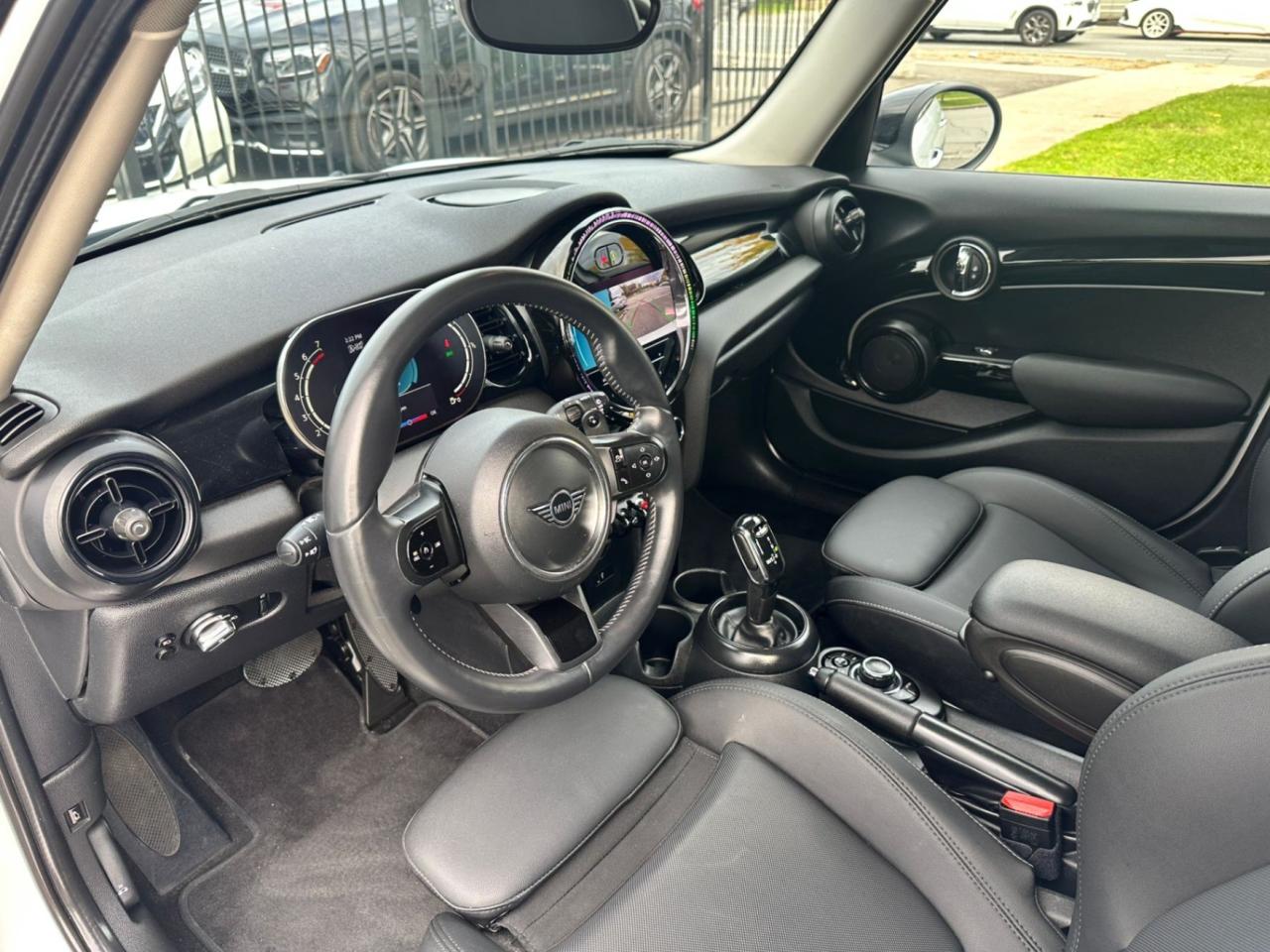 2024 MINI 5 Door Cooper S * NO ACCIDENTS / NAVI / PANORAMIC / CARPL Photo