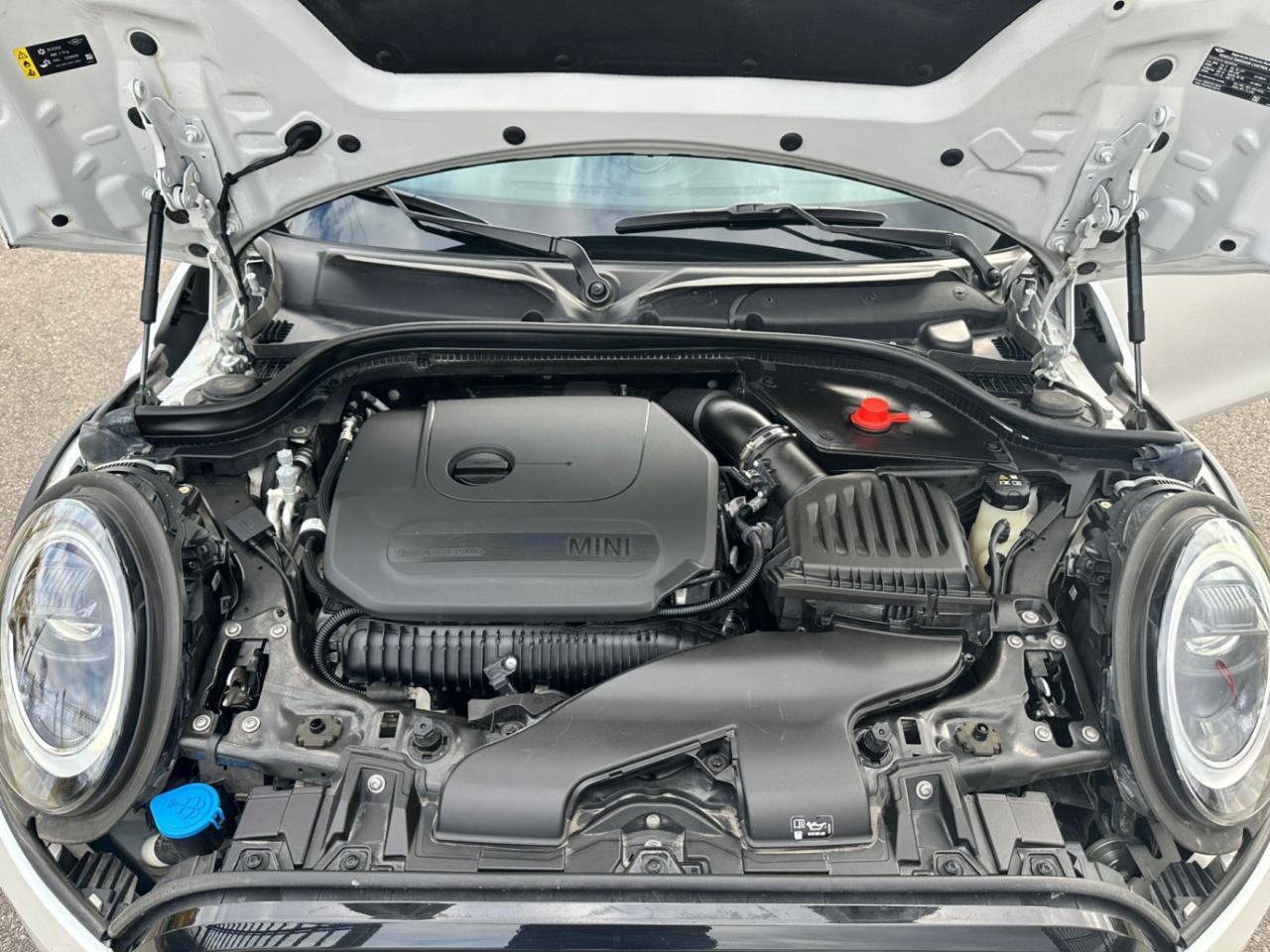 2024 MINI 5 Door Cooper S * NO ACCIDENTS / NAVI / PANORAMIC / CARPL Photo