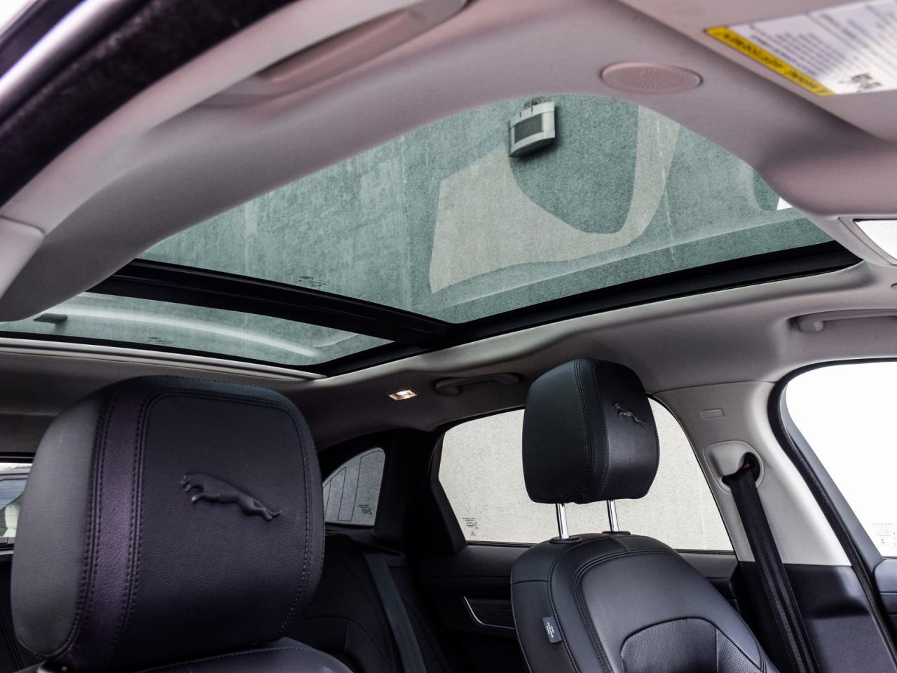 2023 Jaguar F-PACE S/ONE OWNER/DEALER MAINTAINED/EXECUTIVE FLEET Photo