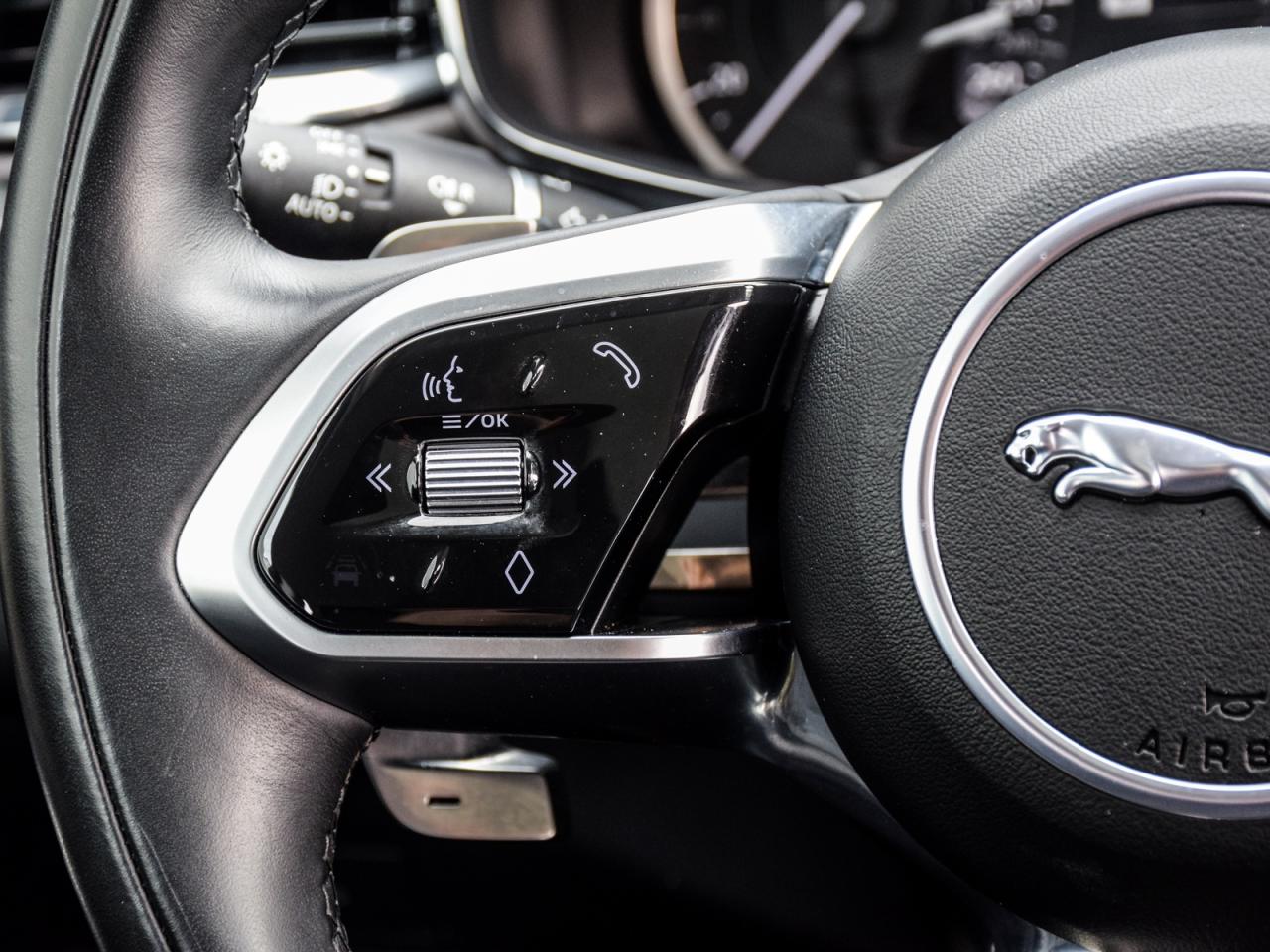 2023 Jaguar F-PACE S/ONE OWNER/DEALER MAINTAINED/EXECUTIVE FLEET Photo