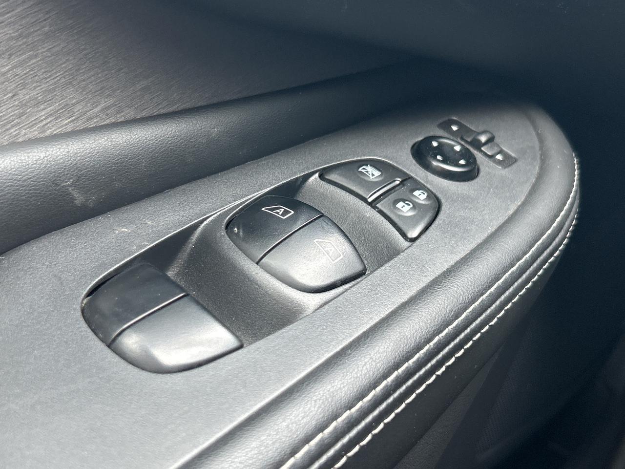 2023 Nissan Murano S 3.5L   Low KM   Clean Carfax Photo