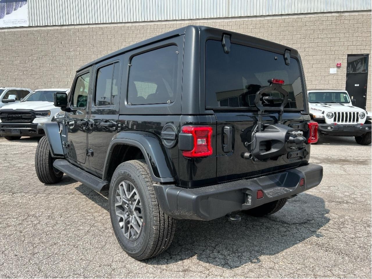 2025 Jeep Wrangler Sahara 4x4 w/Technology Group, Side Steps Photo