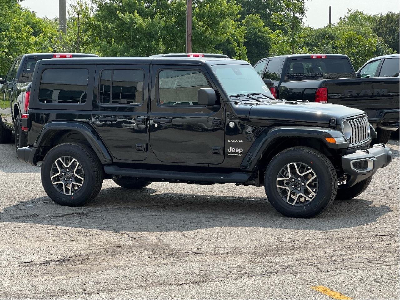 2025 Jeep Wrangler Sahara 4x4 w/Technology Group, Side Steps Photo