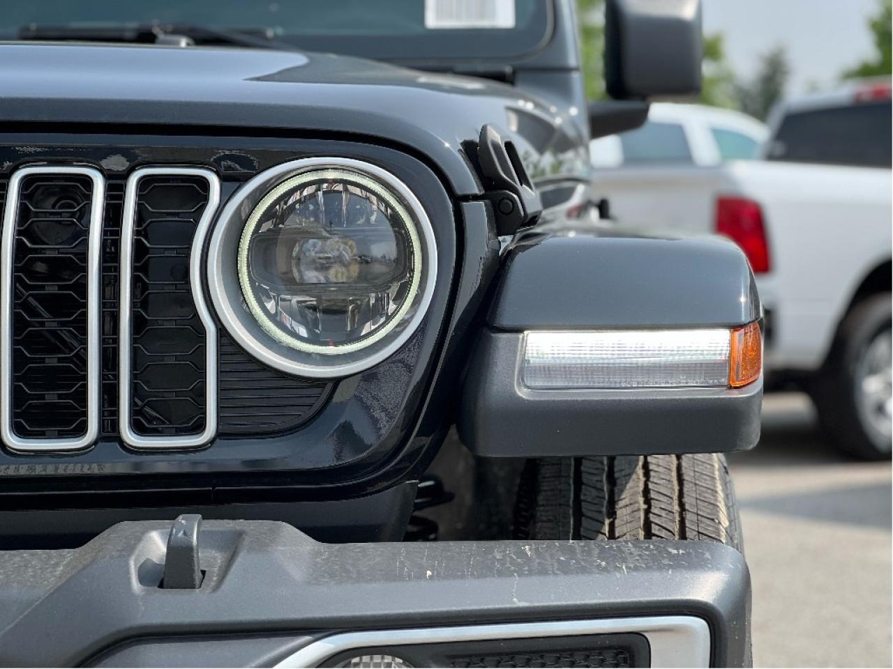 2025 Jeep Wrangler Sahara 4x4 w/Technology Group, Side Steps Photo