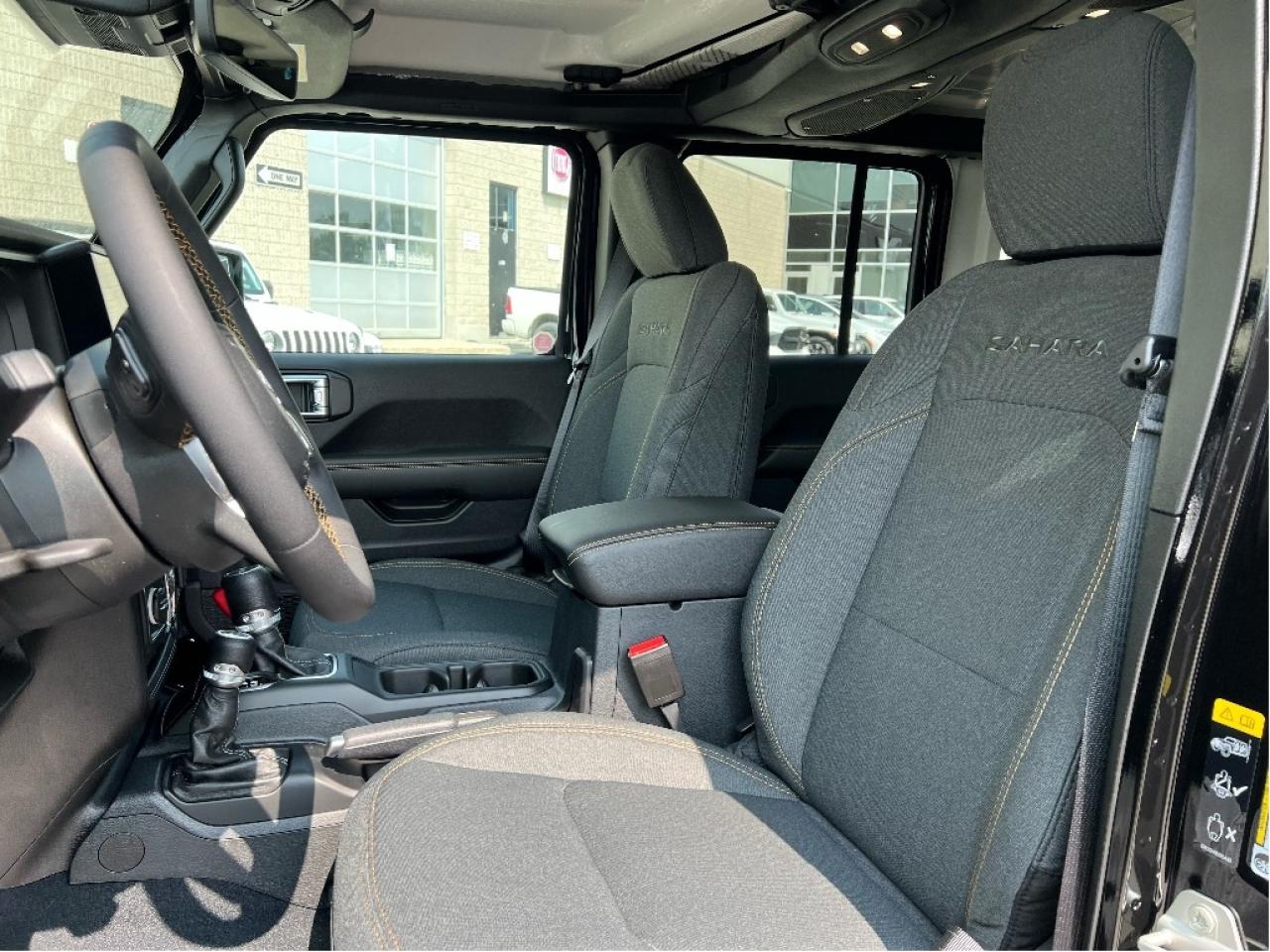 2025 Jeep Wrangler Sahara 4x4 w/Technology Group, Side Steps Photo