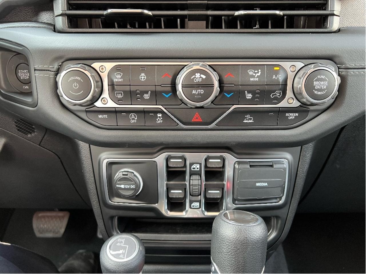 2025 Jeep Wrangler Sahara 4x4 w/Technology Group, Side Steps Photo