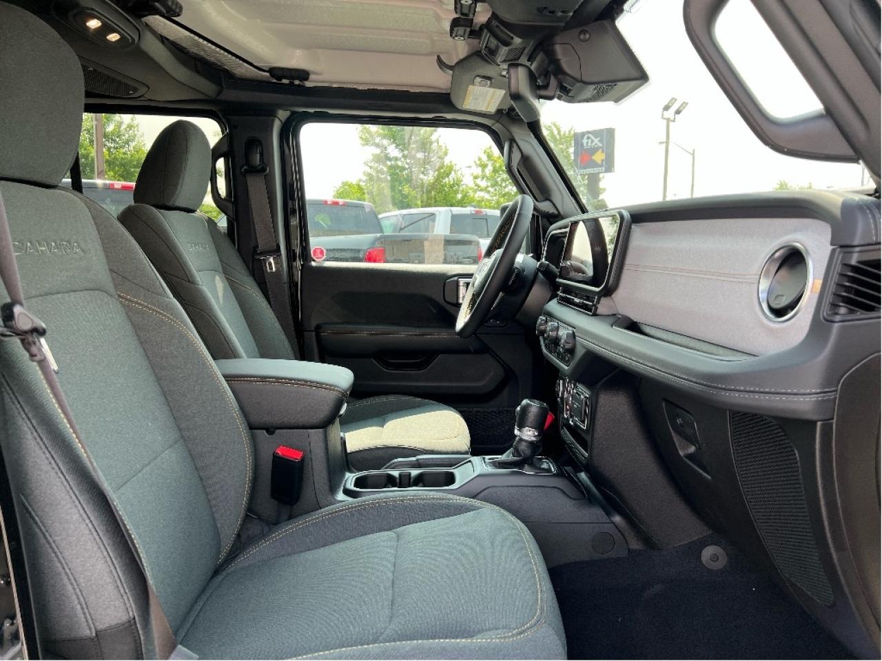 2025 Jeep Wrangler Sahara 4x4 w/Technology Group, Side Steps Photo