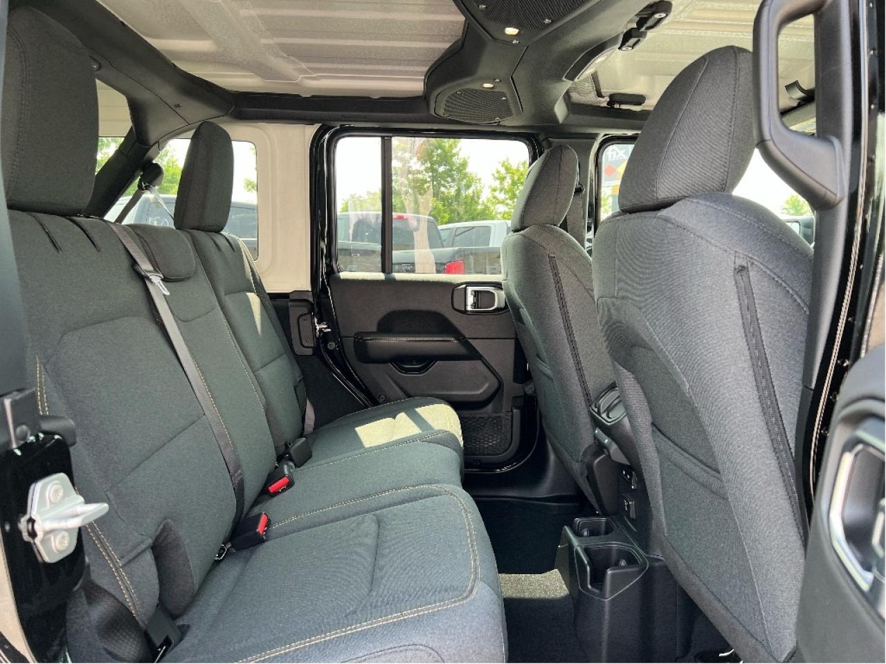 2025 Jeep Wrangler Sahara 4x4 w/Technology Group, Side Steps Photo