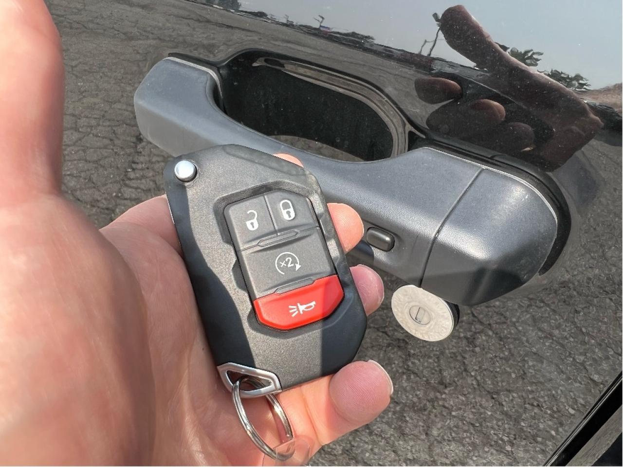 2025 Jeep Wrangler Sahara 4x4 w/Technology Group, Side Steps Photo