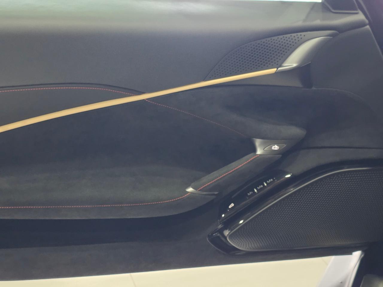 2021 Ferrari Roma 612 HP / VERY LOW KM / 1 OWNER / NO ACCIDENTS / 3. Photo