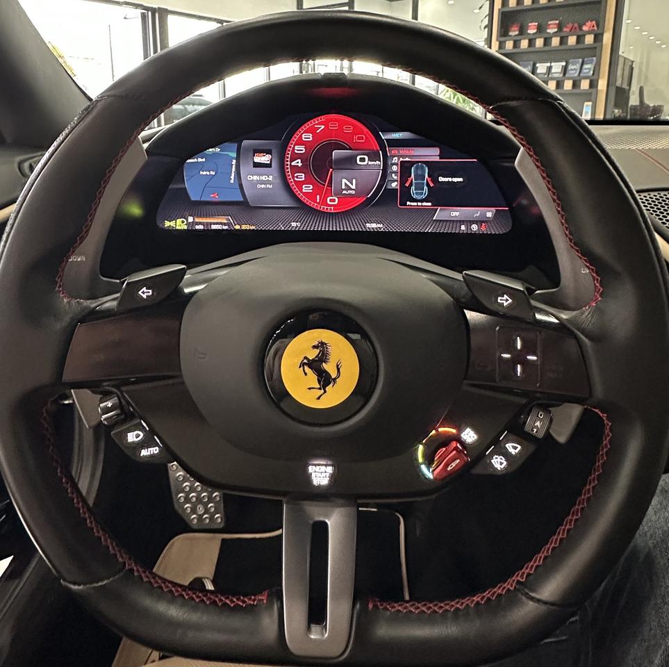 2021 Ferrari Roma 612 HP / VERY LOW KM / 1 OWNER / NO ACCIDENTS / 3. Photo