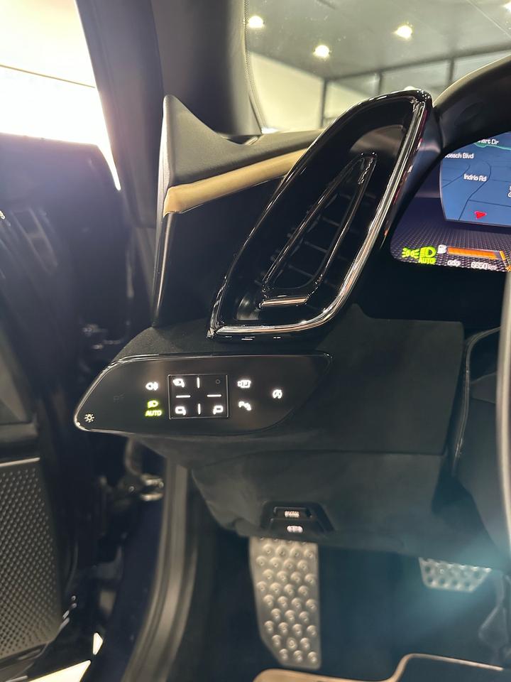 2021 Ferrari Roma 612 HP / VERY LOW KM / 1 OWNER / NO ACCIDENTS / 3. Photo