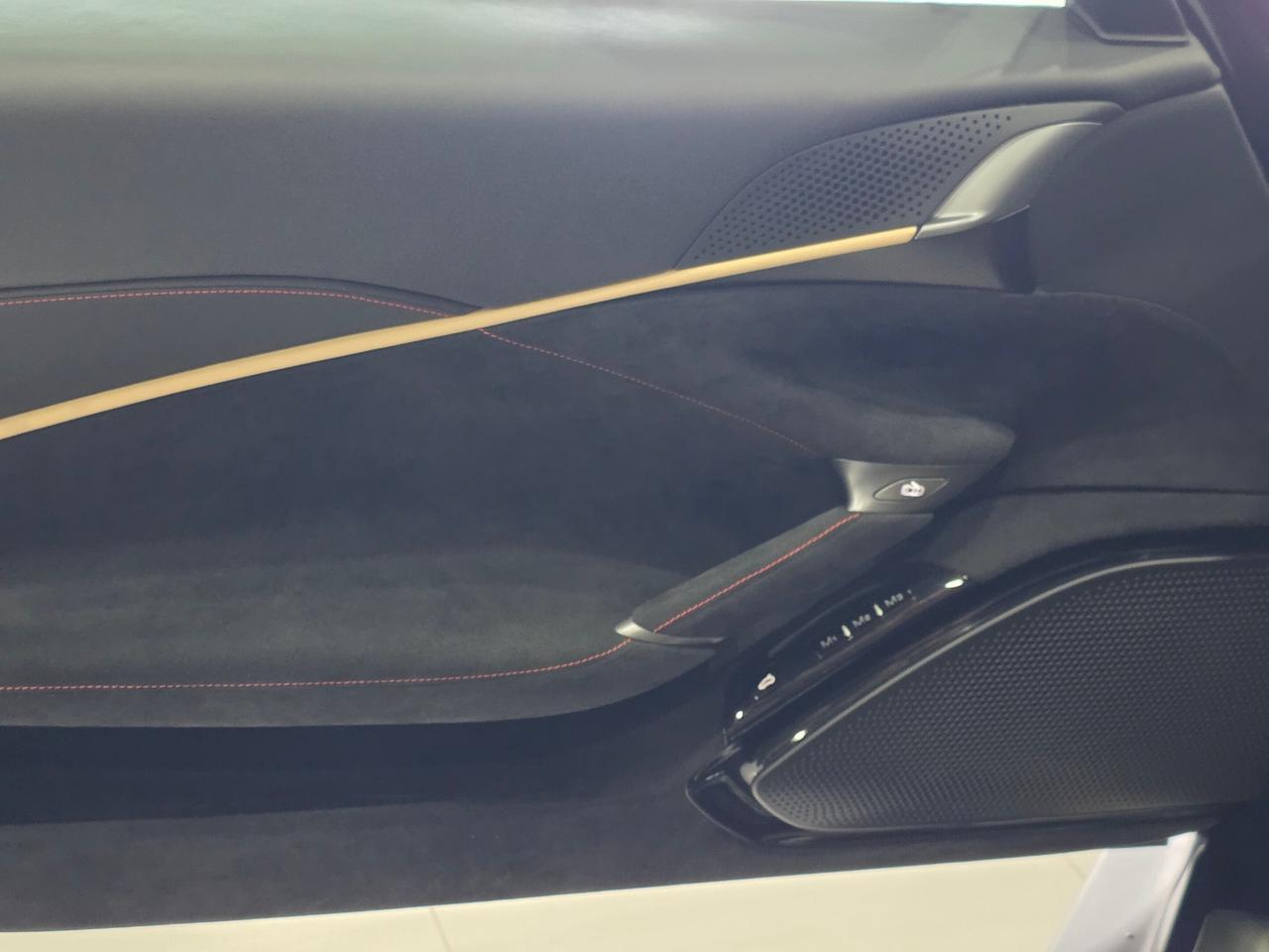 2021 Ferrari Roma 612 HP / VERY LOW KM / 1 OWNER / NO ACCIDENTS / 3. Photo