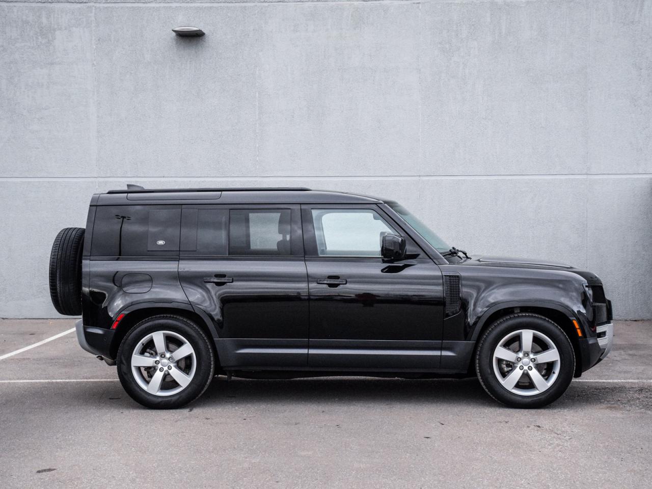 2024 Land Rover Defender S Photo2