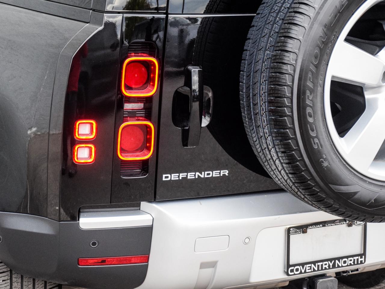 2024 Land Rover Defender S Photo