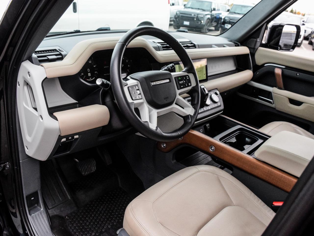 2024 Land Rover Defender S Photo